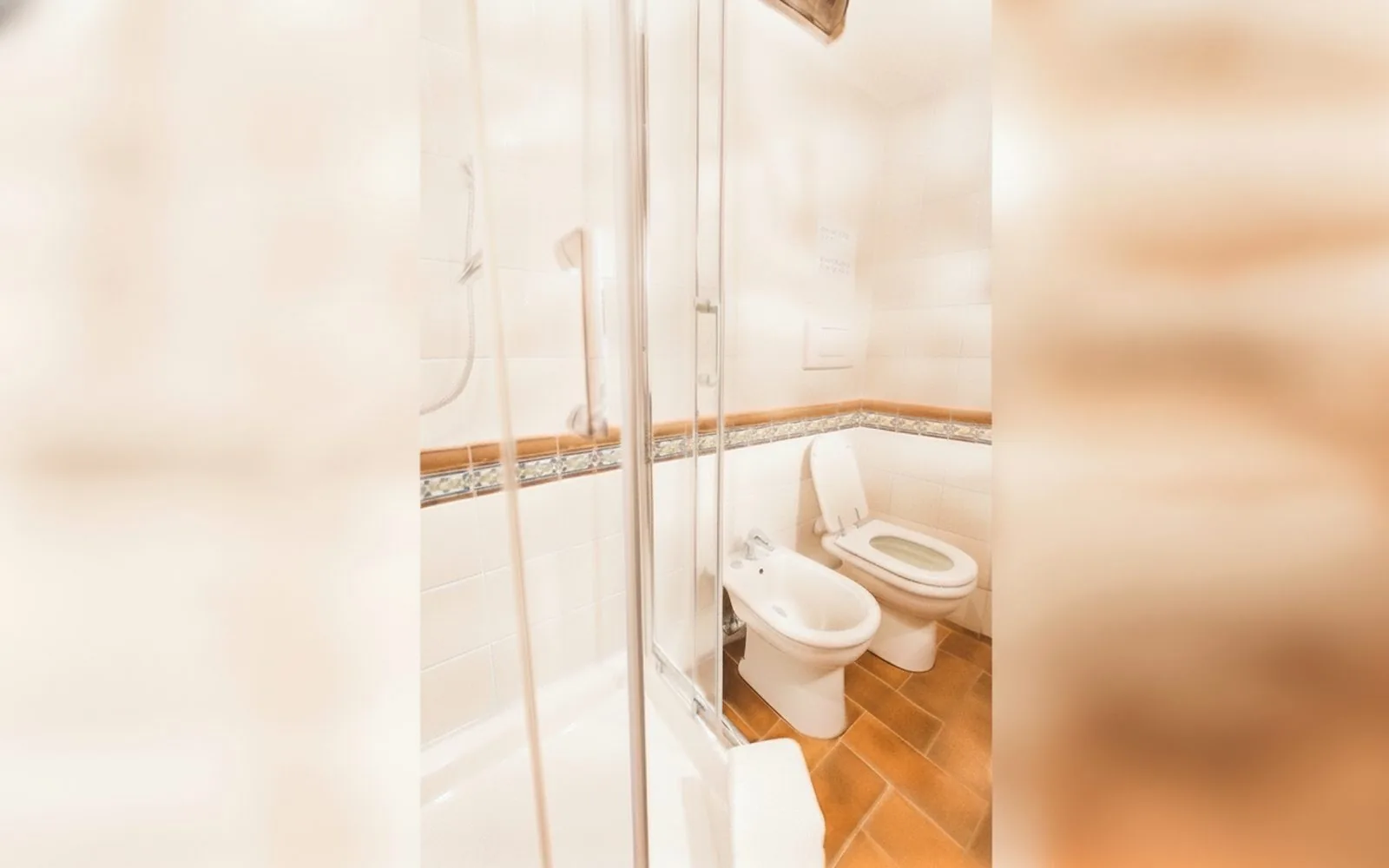 Bagno con sanitari
